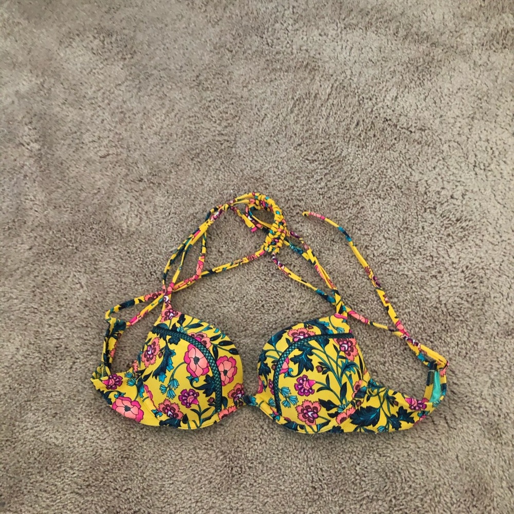 Bathing suit top and bottoms